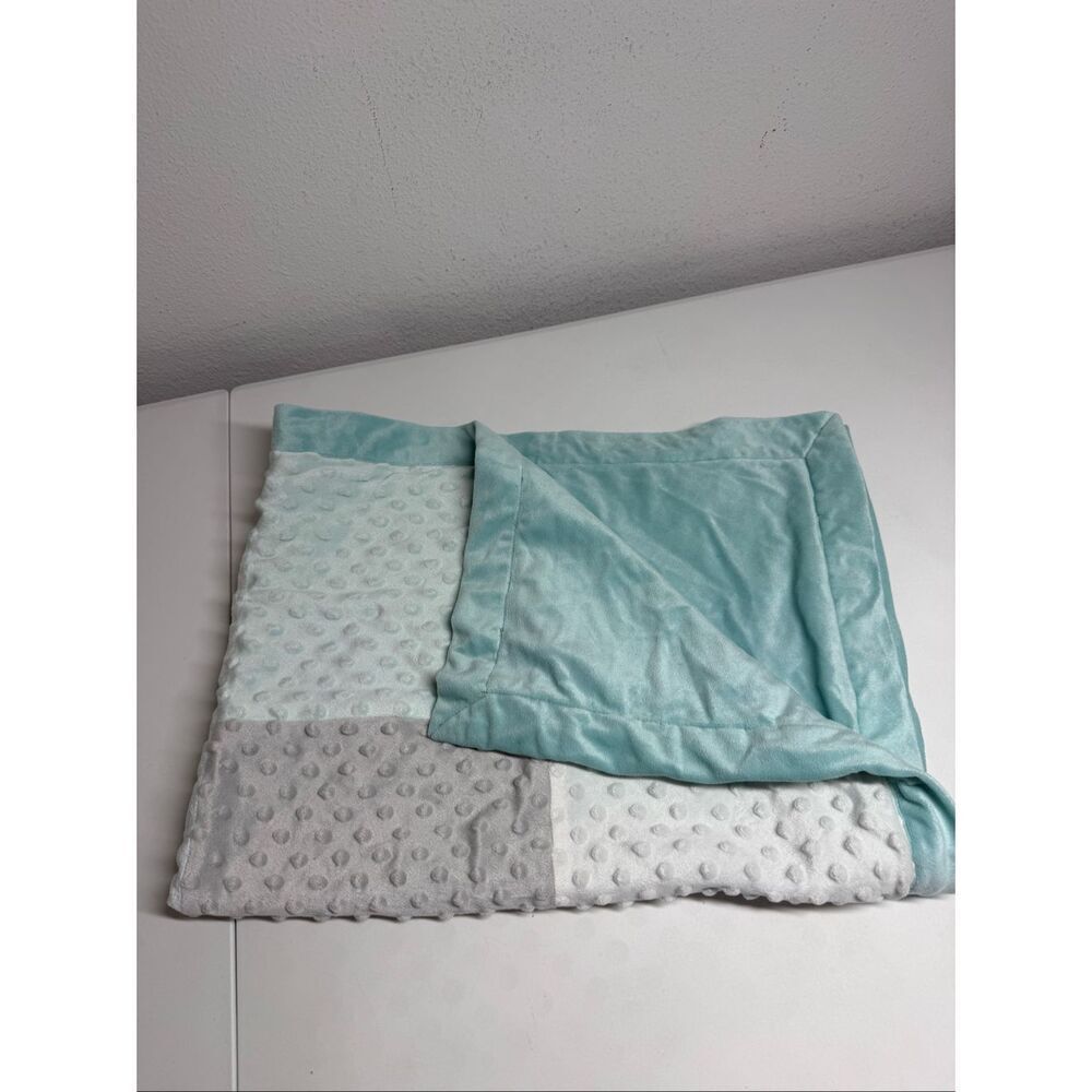 The PEANUTSHELL 2017 Patchwork Minky Dot Velour Baby Blanket EUC 29”x38”